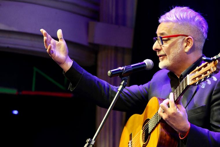 Marcelo Santos y sus 35 años de música presentados en un disco.