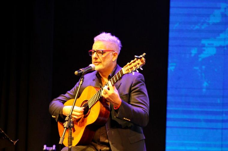 Marcelo Santos y sus 35 años de música presentados en un disco.