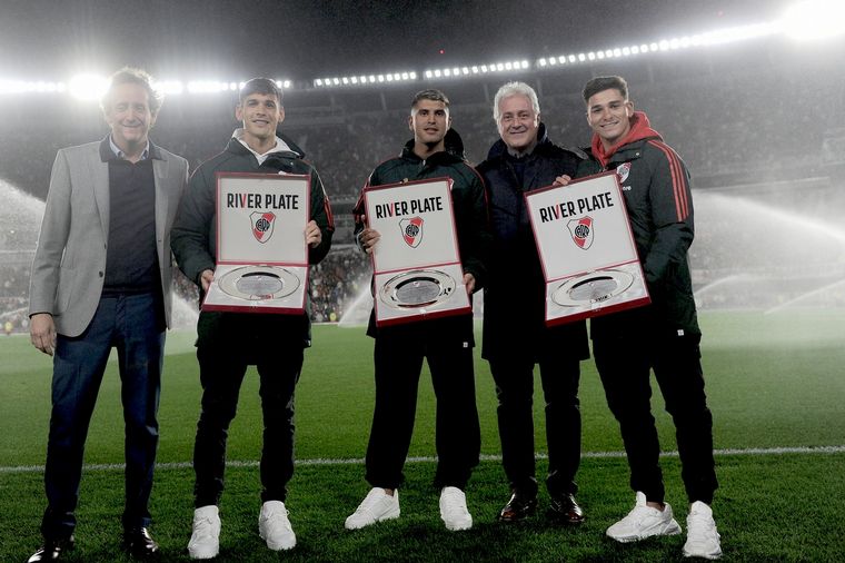 Martínez Quarta, Palacios y Julián Álvarez, homenajeados en "El Monumental".
