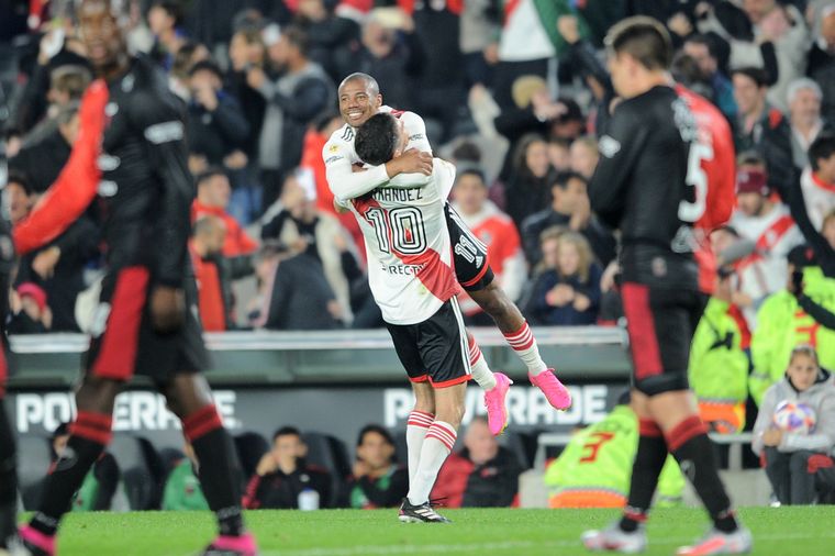 FOTO: Nicolás De la Cruz celebra el golazo con el que abrió el marcador.