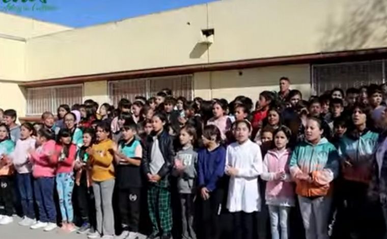 FOTO: La escuela Juan Amós Comenio hizo un homenaje a Córdoba con una canción