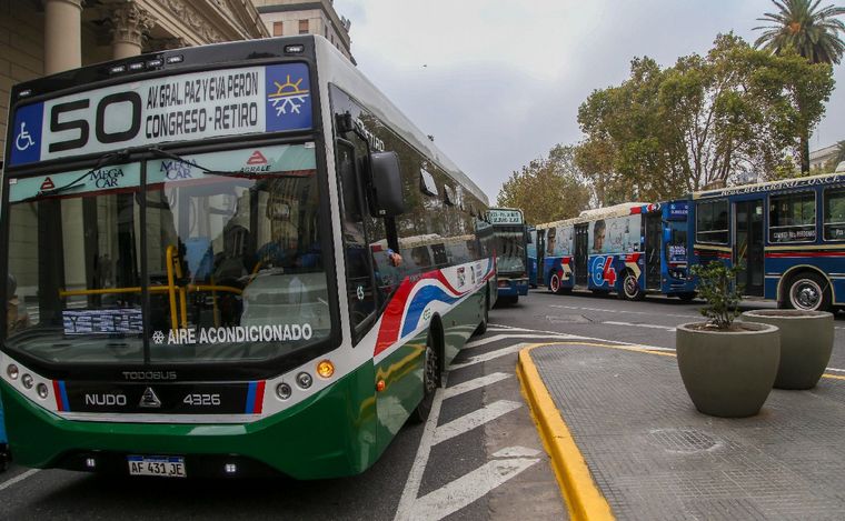 Massa anunció que desde las 17:30 se levanta el paro de transporte.