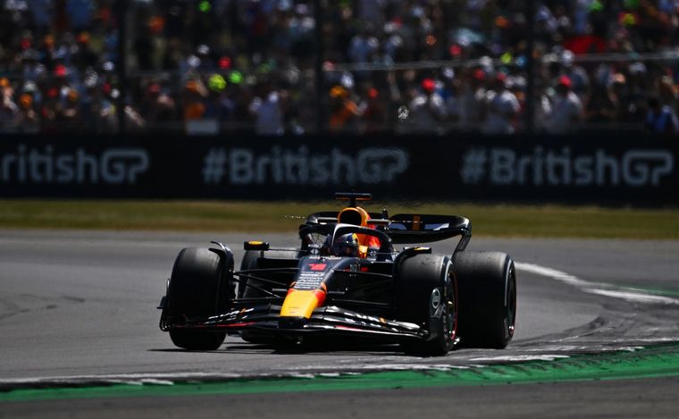 Verstappen marca diferencias claras de entrada, en Silverstone