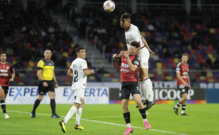 Newell's vs. Central Cba. de Santiago del Estero por la fecha 24 de la LPF. 
