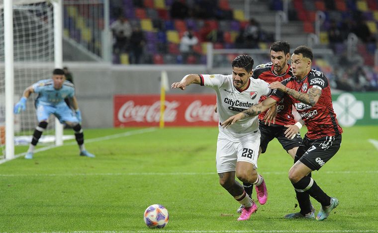 Newell's vs. Central Cba. de Santiago del Estero por la fecha 24 de la LPF. 