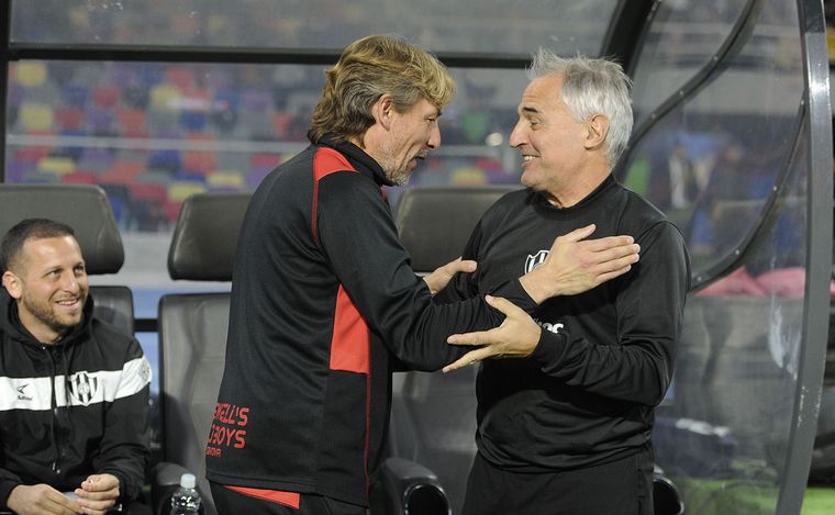 Newell's vs. Central Cba. de Santiago del Estero por la fecha 24 de la LPF. 