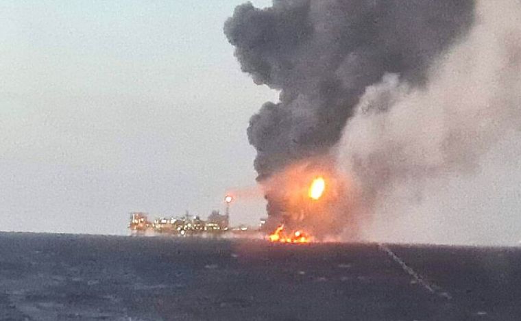 Dos muertos y varios heridos tras una explosión en una plataforma en México. (Clarín)