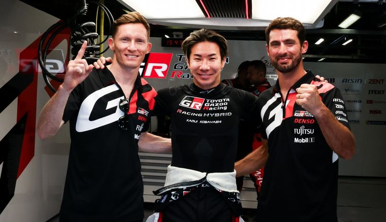 Kobatyashi, flanqueado por 'Pechito' y Conway, celebran la pole de Monza