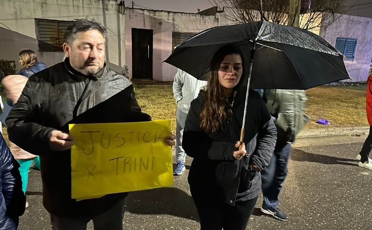 Sentido pedido de justicia por Trinidad, la adolescente asesinada por dogos.