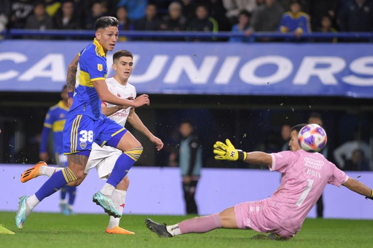 El equipo de Almirón se impuso ante el 