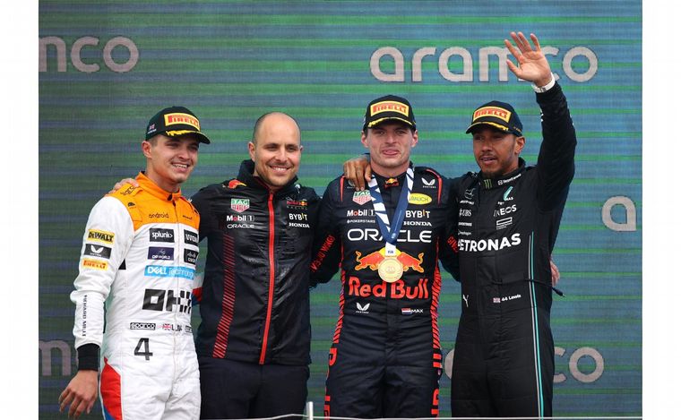 FOTO: Norris, Verstappen y Hamilton en el podio del #BritishGP