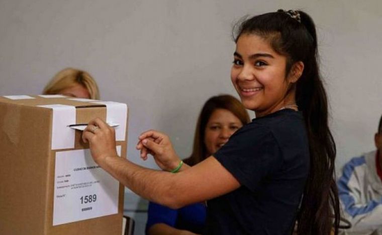 FOTO: El voto joven permite a adolescentes de 16 y 17 años sufragar.