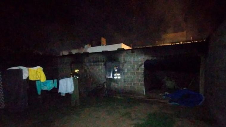 La vivienda se quemó por completo.