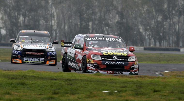 Mazzacane (Amarok) y Chapur (Hilux) van por la primera victoria a La Plata.