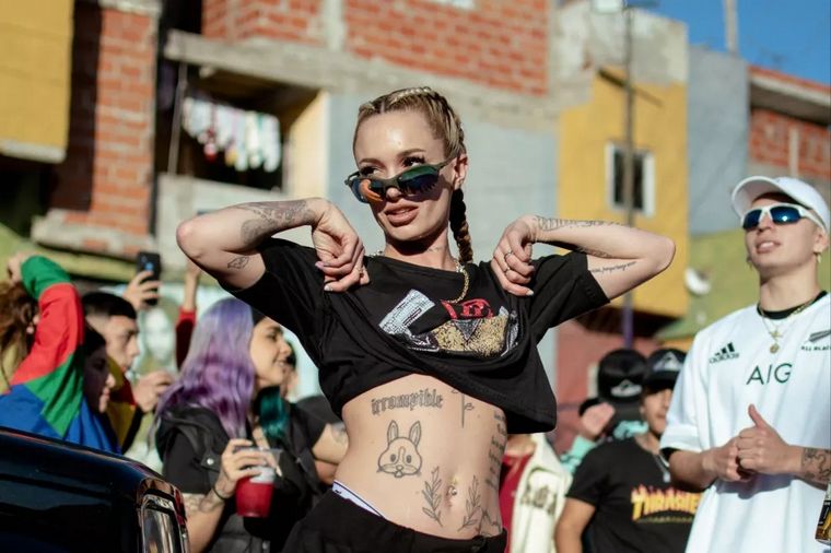 La cantante tendría un romance con un integrante de la Scaloneta.