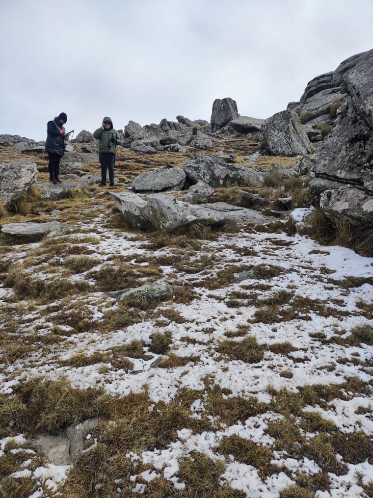 Apenas una pequeña nevada en el Cerro Champaquí. Gentileza: Oscura Overa.