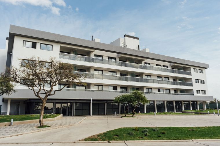 Casonas de San Benito, un condominio privado de tres edificios de cuatro pisos c/uno