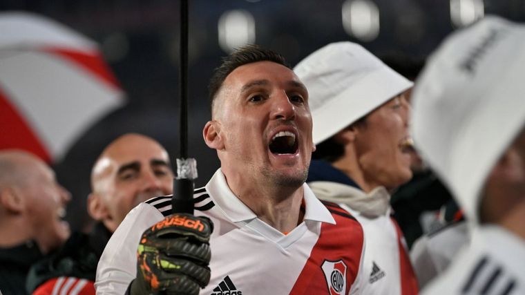 Armani, el arquero campeón de River (Foto: Twitter)  