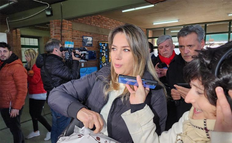 Carolina Losada votó en Rosario y habló en Cadena 3. 