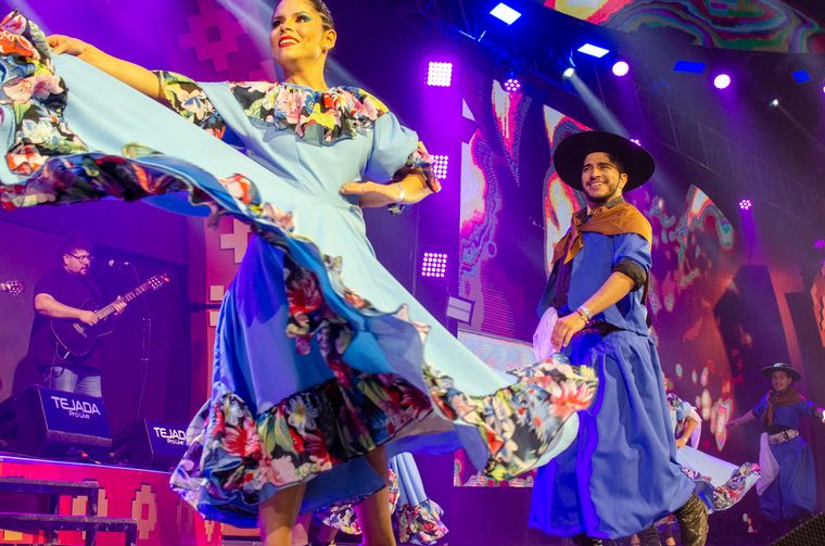 Luciano Pereyra enamoró con sus melodías al público del festival del Poncho