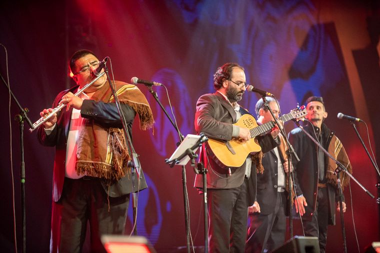 FOTO: Luciano Pereyra enamoró con sus melodías al público del festival del Poncho