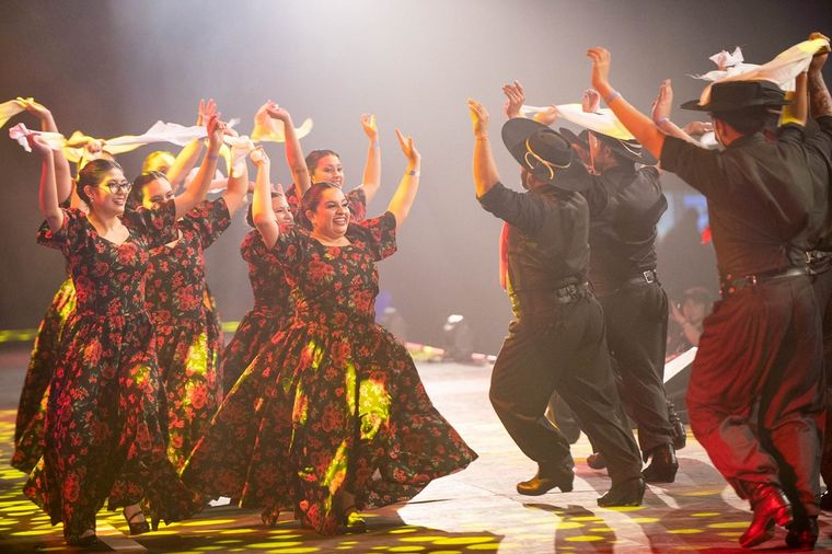 Luciano Pereyra enamoró con sus melodías al público del festival del Poncho