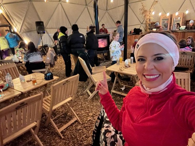 En el Cerro Otto se puede vivir la experiencia de aprender a esquiar de noche