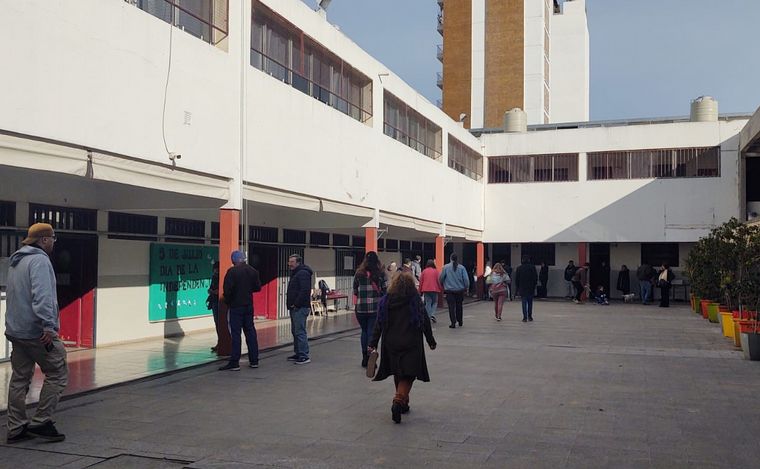 Cerraron los comicios en Santa Fe con la participación más baja de la historia.