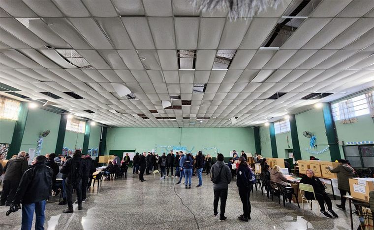 Cerraron los comicios en Santa Fe con la participación más baja de la historia.