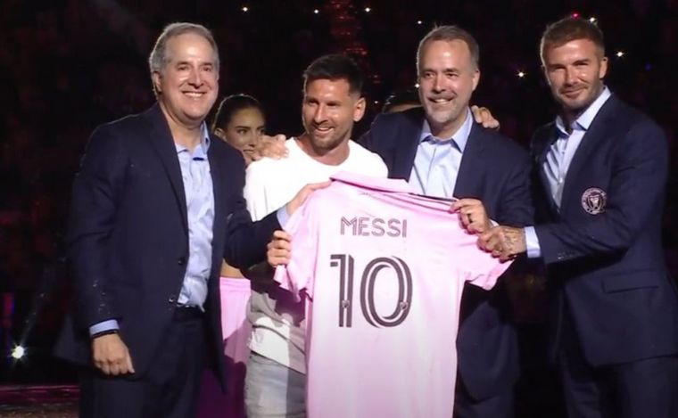 FOTO: Lionel Messi con su camiseta del Inter de Miami. (Captura de TV)