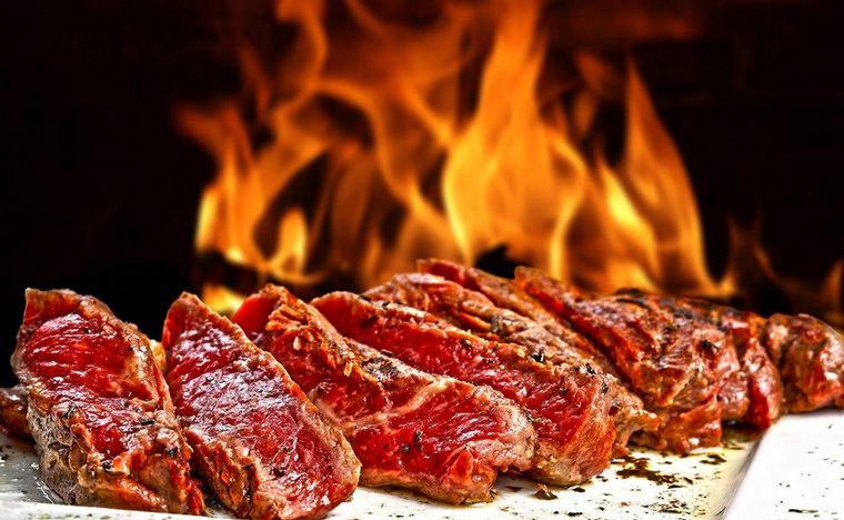 Asado, empanadas, choripán y locro entre los platos destacados.