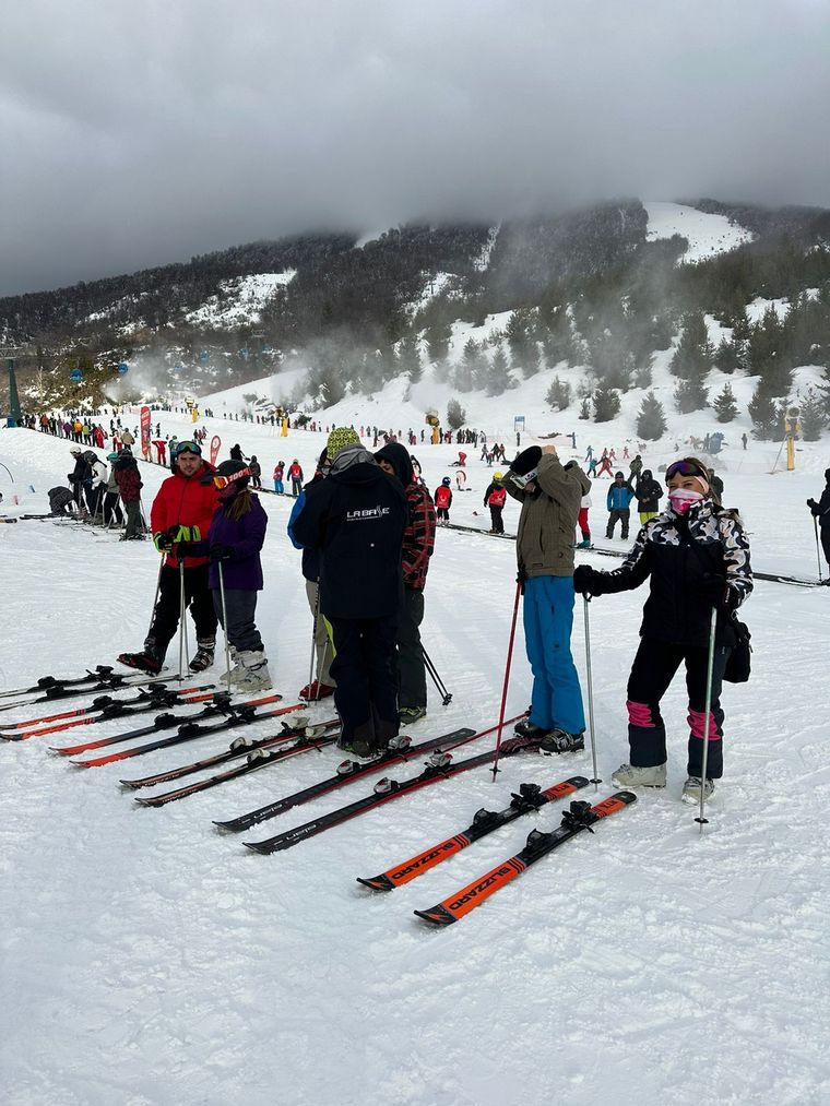 FOTO: Cómo es y cuánto cuesta aprender a esquiar en el Cerro Catedral