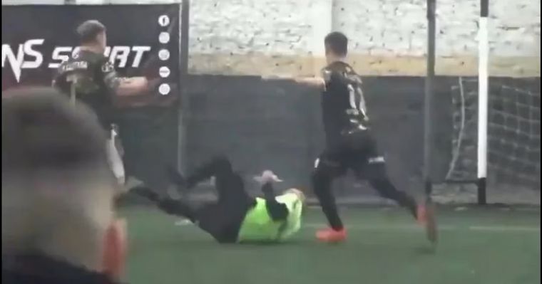 FOTO: Salvaje agresión a un árbitro durante un torneo amateur: le patearon la cabeza