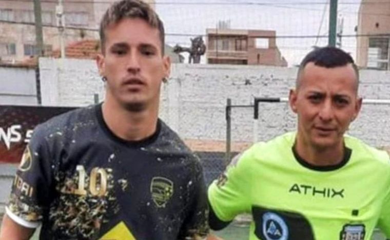 FOTO: William Tapón y el árbitro Cristian Paniagua.