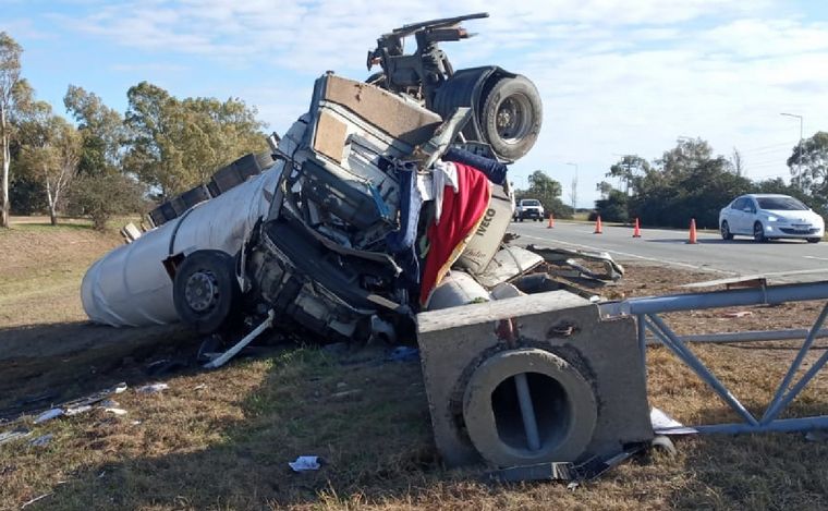 Vuelco fatal en la Autopista Córdoba Rosario.