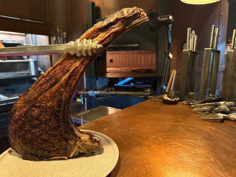 Un restaurante especializado en carnes maduradas con la mejor vista de Bariloche