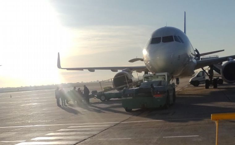 El avión fue evacuado.