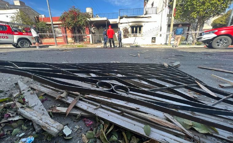 FOTO: La explosión causó daños graves a la casa. (Foto: Daniel Cáceres/Cadena 3)