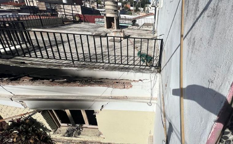 La explosión causó daños graves a la casa. (Foto: Daniel Cáceres/Cadena 3)