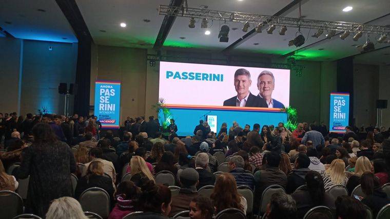 FOTO: Passerini cierra su campaña junto a Schiaretti y Llaryora en Córdoba.