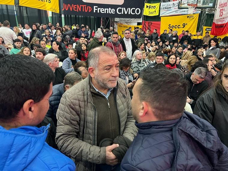 Rodrigo De Loredo cerró campaña con la presencia de dirigentes locales de JxC