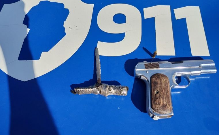 FOTO: La ganzúa y el arma que tenían los adolescentes (Foto: Policía de Córdoba)