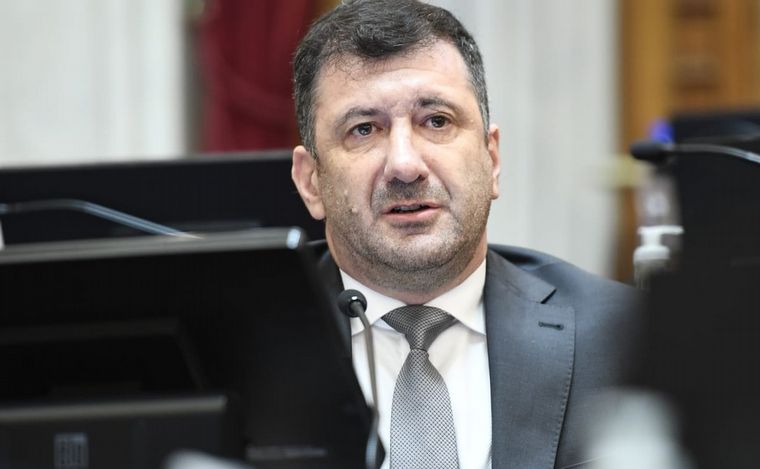 Edgardo Kueider, senador nacional de Entre Ríos. (Ilustración: Juan Pérez Gaudio)