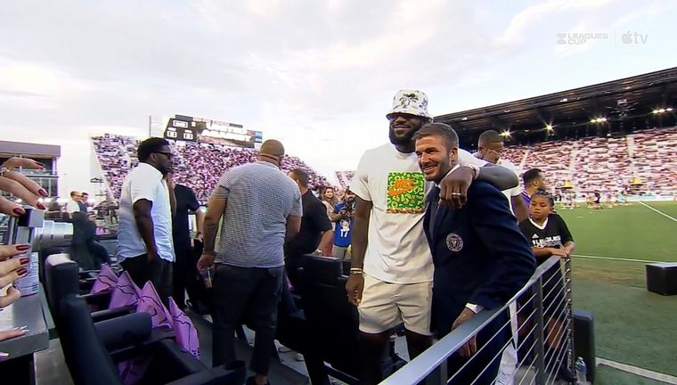 Las celebridades se hacen presentes en el debut de Messi.