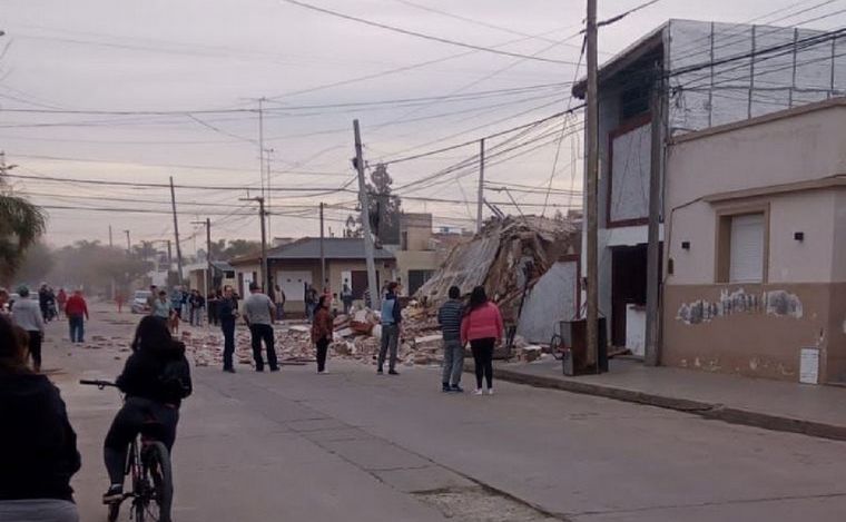 FOTO: Conmoción por la explosión de una casa en Oliva, Córdoba.