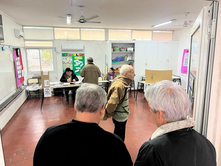 Los cordobeses van a las urnas en las elecciones municipales.