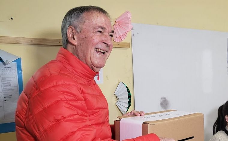 Votó Juan Schiaretti en las municipales de Córdoba.