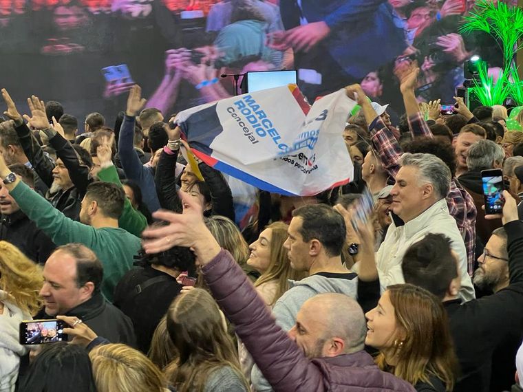 Clima de festejo en el búnker de Hacemos Unidos por Córdoba.