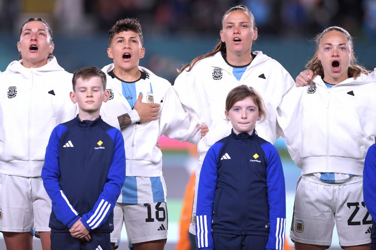 FOTO: Con emoción y lágrimas: así se vivió el himno argentino en el debut mundialista