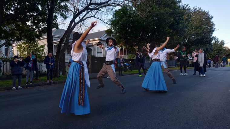 Banderazo en la previa del debut argentino en el Mundial Femenino